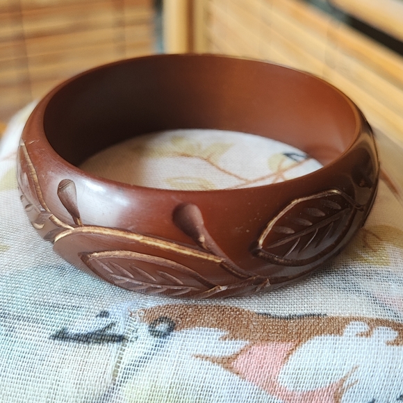 Brown Leaves Leave Carved Brown Plastic Lucite Vintage Bracelet No Seams - Picture 1 of 7